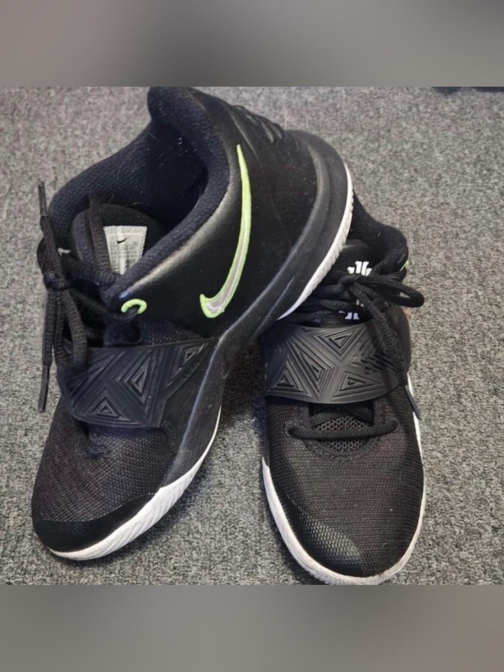Nike Kyrie III Black|Green Youth 5.5Y High Top Lace Up Sneakers